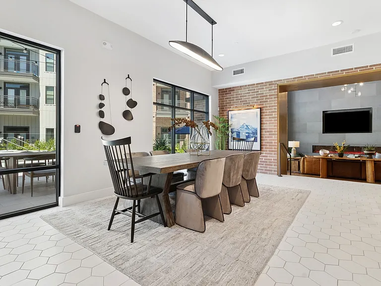Eastpoint Apartments — Photo 43