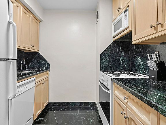 2nd image of 301 E 22nd St APT 11S