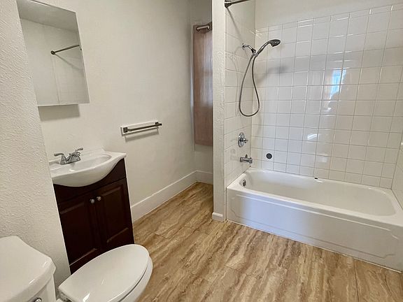 4th image of 900 N Park St APT 3