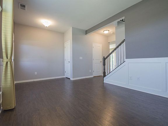 2nd image of 2514 Parkwood Dr