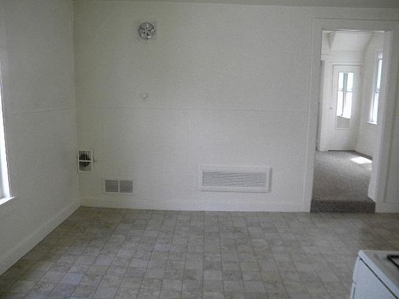 4th image of 228 Ferris St