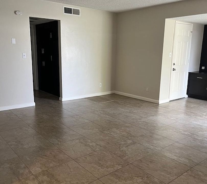1st image of 6312 Stockdale Hwy #1-4