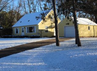 15909 Robinwood Dr, Minnetonka, MN 55345