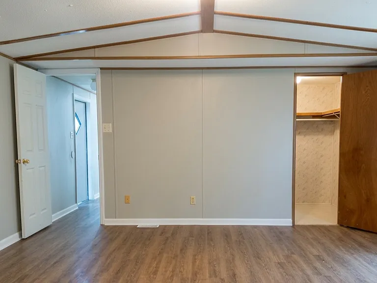 Find Your Next Pet-Friendly Home in Johnson City New & Budget-Friendly Options — Photo 11