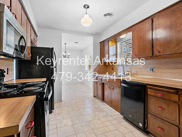 4100 Miller Dr — Photo 9