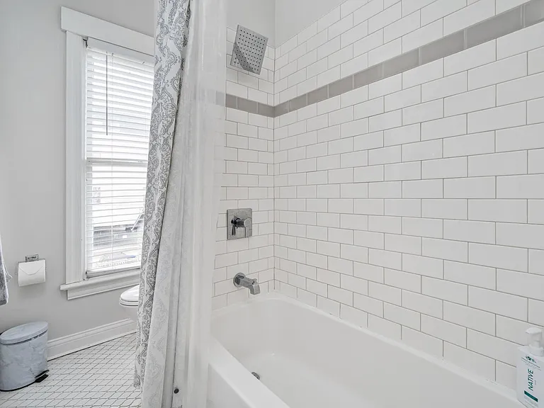 802 Hamlet St — Photo 20