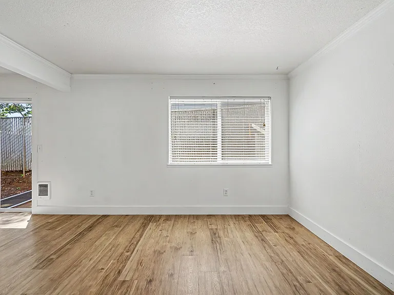 5260-5262 Springcrest Dr S — Photo 10