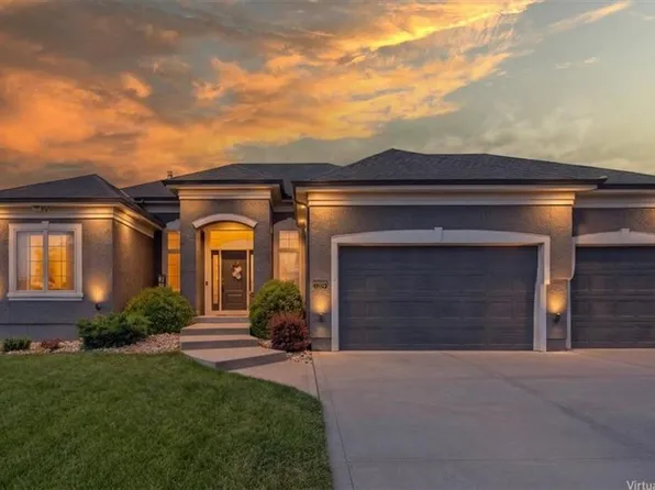 1209 Dunvegan Ln, Raymore, MO 64083