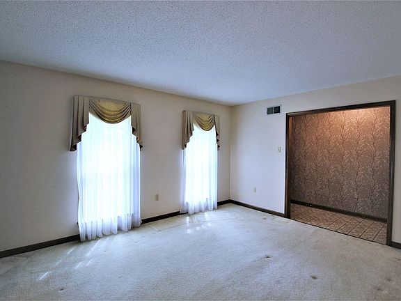 5th image of 3379 Summerhill Dr