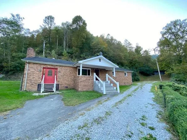 11 Ramey Br, Raccoon, KY 41557
