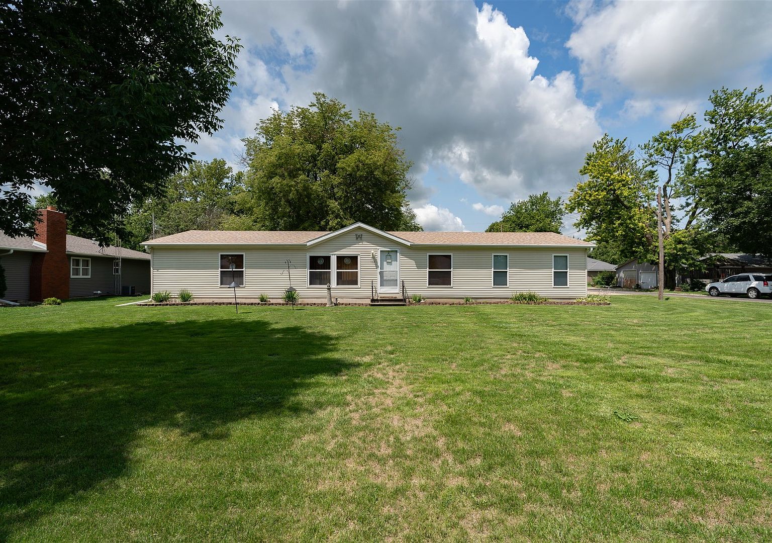 107 N Monroe St, Flanagan, IL 61740 Zillow