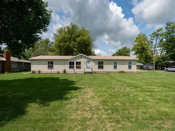 107 N Monroe St, Flanagan, IL 61740