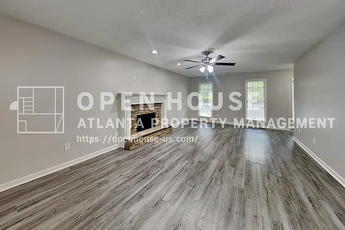 3 bed, 2.5 bath, 1786 sqft, $1,945 — Photo 3