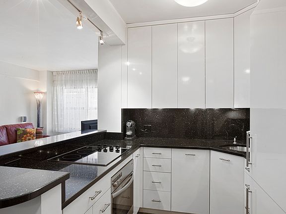 5th image of 140 E 56th St APT 11A