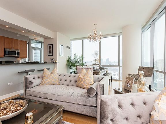 4th image of 1201 S Prairie Ave #25O6