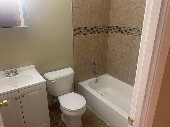 4th image of 212 E Clifton Ave APT 10