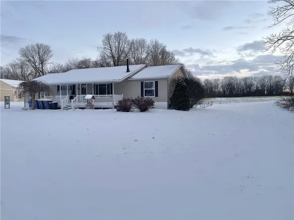 30 Elmhurst Cir, Auburn, NY 13021