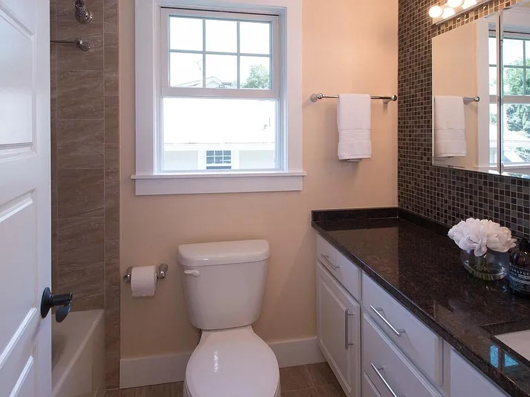 2nd level bath (bath #2)