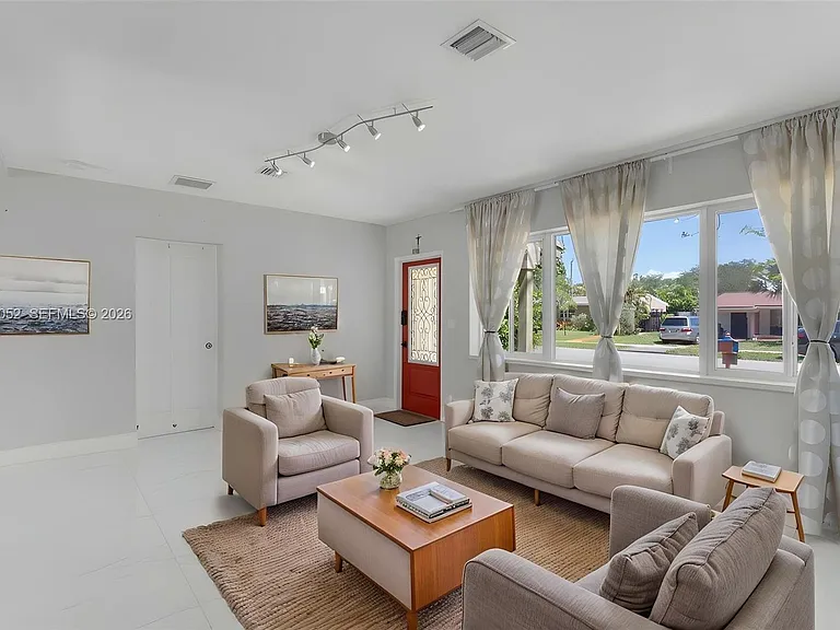2340 SW 15th St — Photo 5