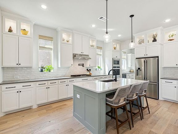 5th image of 2211 Sandalwood Dr