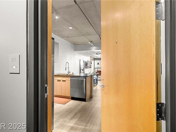 4th image of 353 Bonneville Ave #311