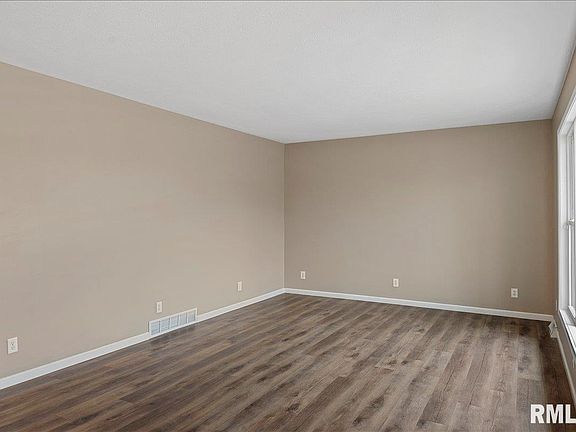 4th image of 900 N 2nd St