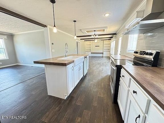 3rd image of 133 Woods Hollow Rd