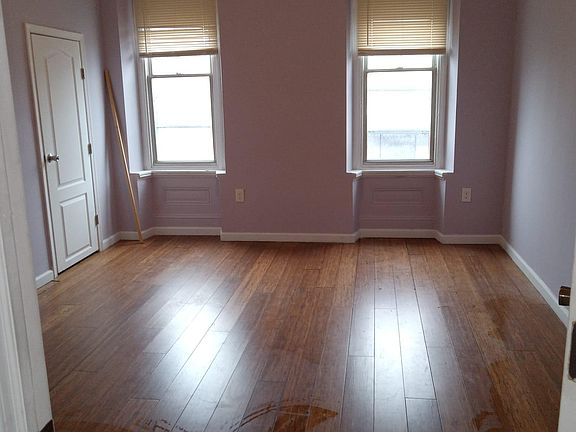 5th image of 2718 N Marvine St