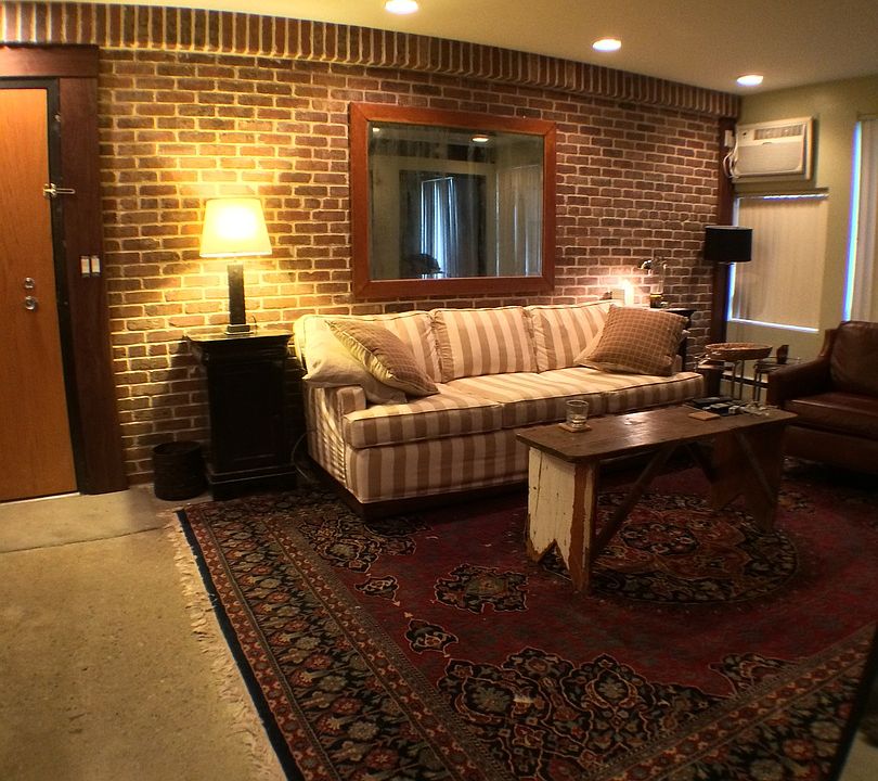 1st image of 418 E Washington St APT 1