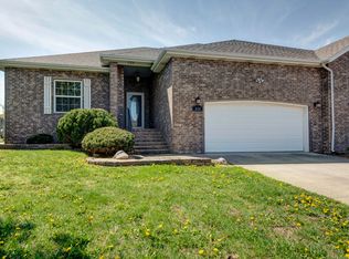 820 E Crystal Ave, Nixa, MO 65714