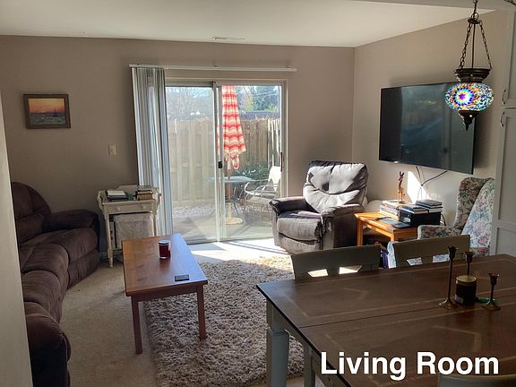 4th image of 2904 Charles St