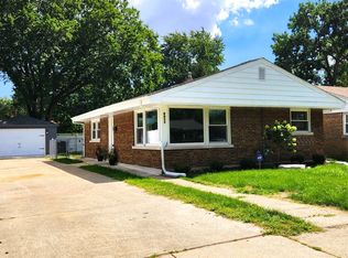 9817 S Maplewood Ave, Evergreen Park, IL 60805