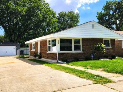 9817 S Maplewood Ave, Evergreen Park, IL, 60805