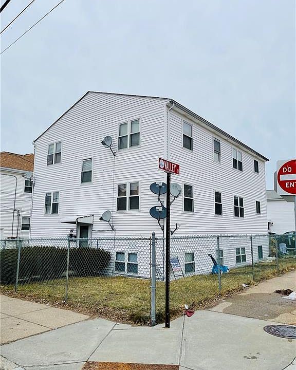 2nd image of 225 Fuller Ave