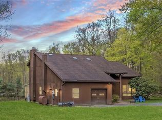 17 Hidden Valley Ln, Rock Tavern, NY 12575