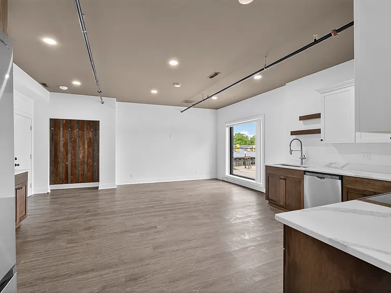 413 W Nine Mile Rd #B — Photo 9