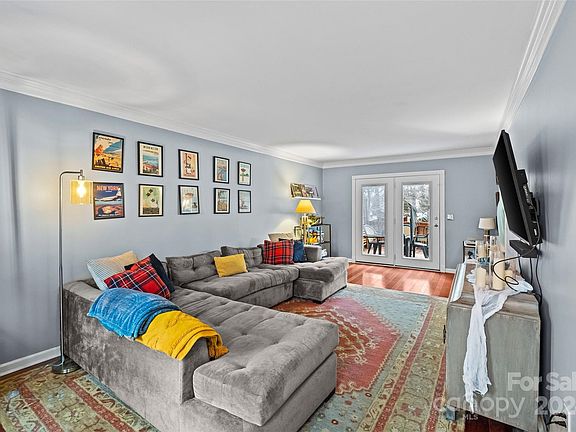 5th image of 123 Chapel Ct