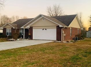 613 E Buchanan St, Prairie Grove, AR 72753