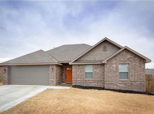 1420 General McCrae Dr, Prairie Grove, AR 72753