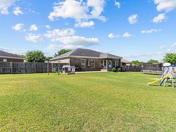 3rd image of 411 Londonberry Dr