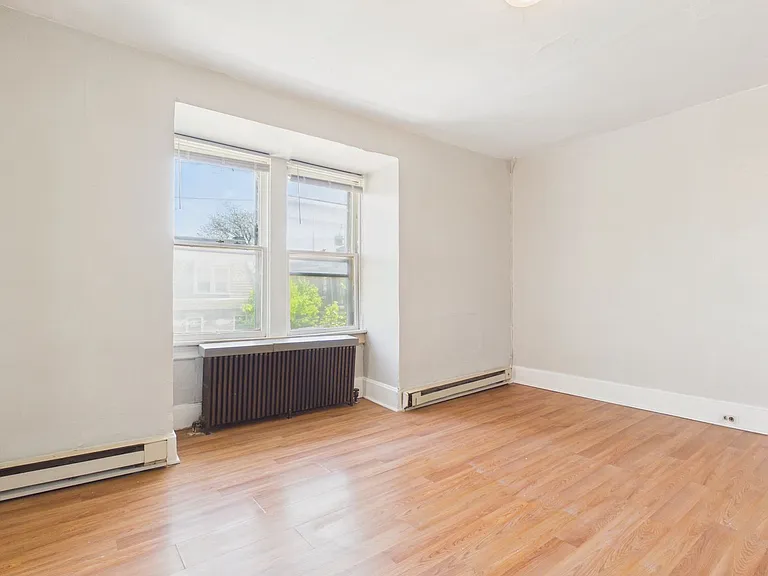 1528 Green St — Photo 8
