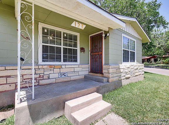 3rd image of 123 Easthill Dr