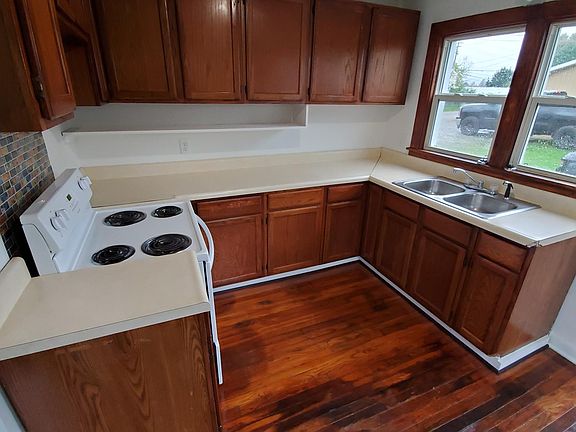 4th image of 605 1/2 W Main St #1
