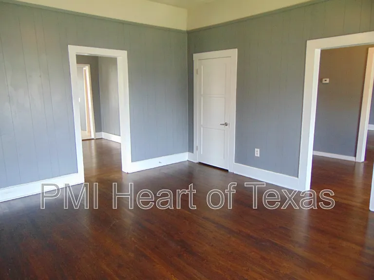 2317 E 2nd St — Photo 17