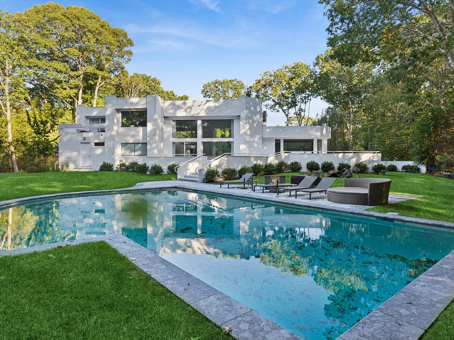 Wainscott South Oasis — Photo 1