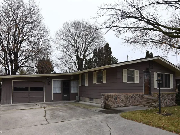 618 S Jackson Ave, Eagle Grove, IA 50533