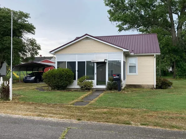 117 N 3rd Ave, Oakland City, IN 47660