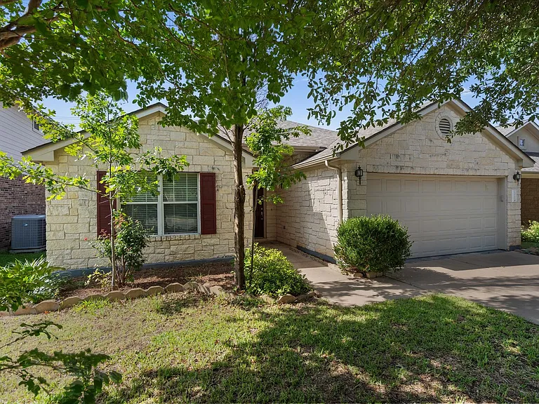 1322 Tumbling River Dr — Photo 2