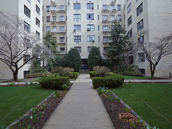 4th image of 255 W 23rd St APT 4BE