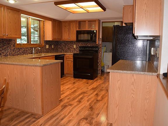 Updated Kitchen, lots of cabinets